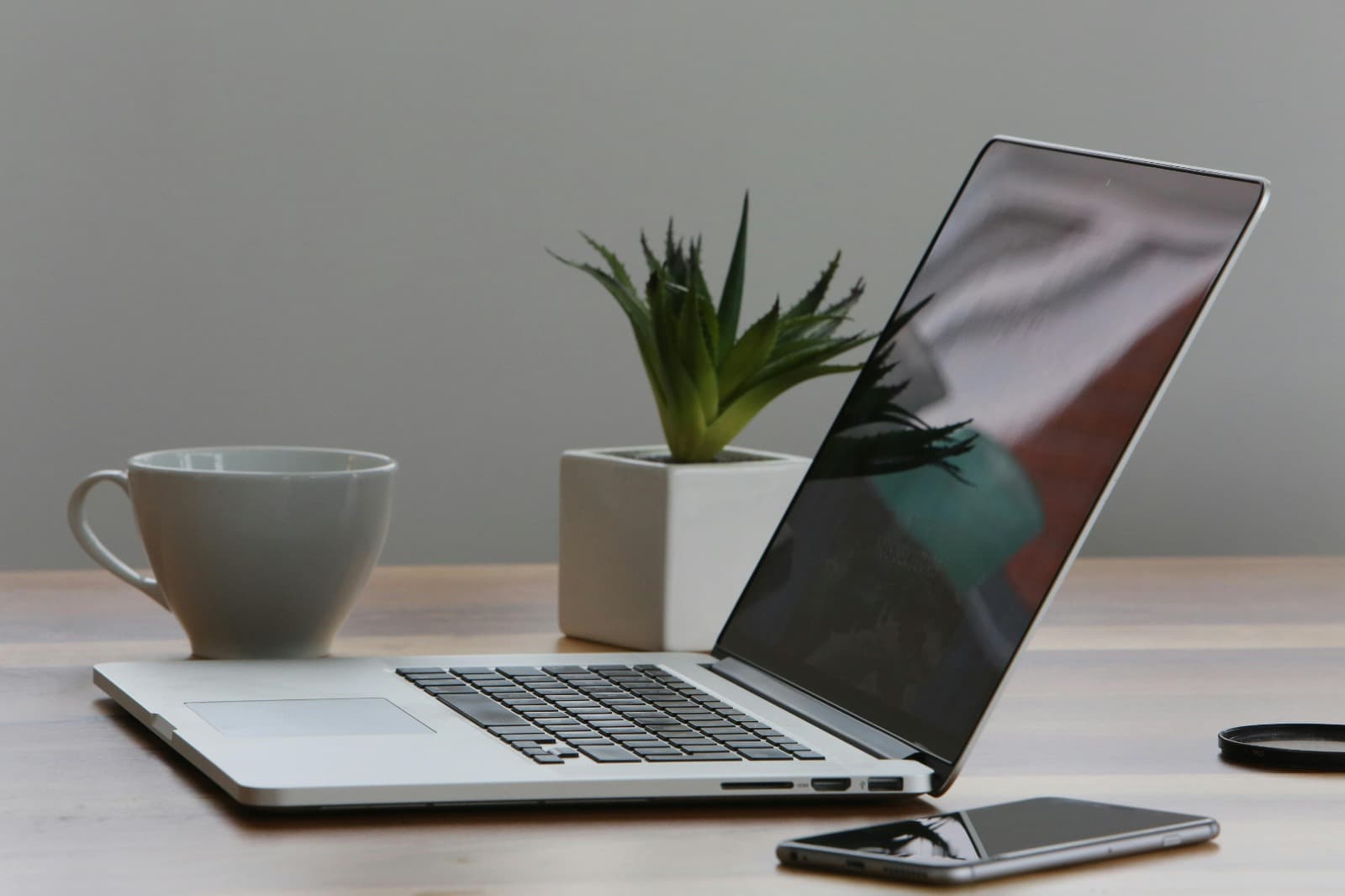 Why Registration and Certification in Federal Databases Is Essential for Contractors